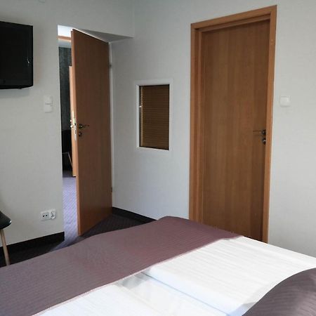 נאדארז'ין Hotel George מראה חיצוני תמונה