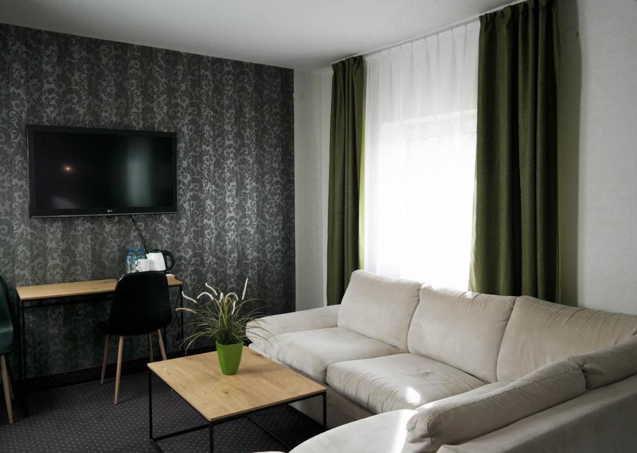 נאדארז'ין Hotel George מראה חיצוני תמונה