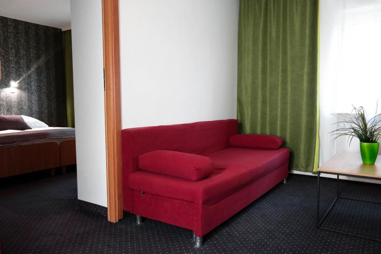 נאדארז'ין Hotel George מראה חיצוני תמונה