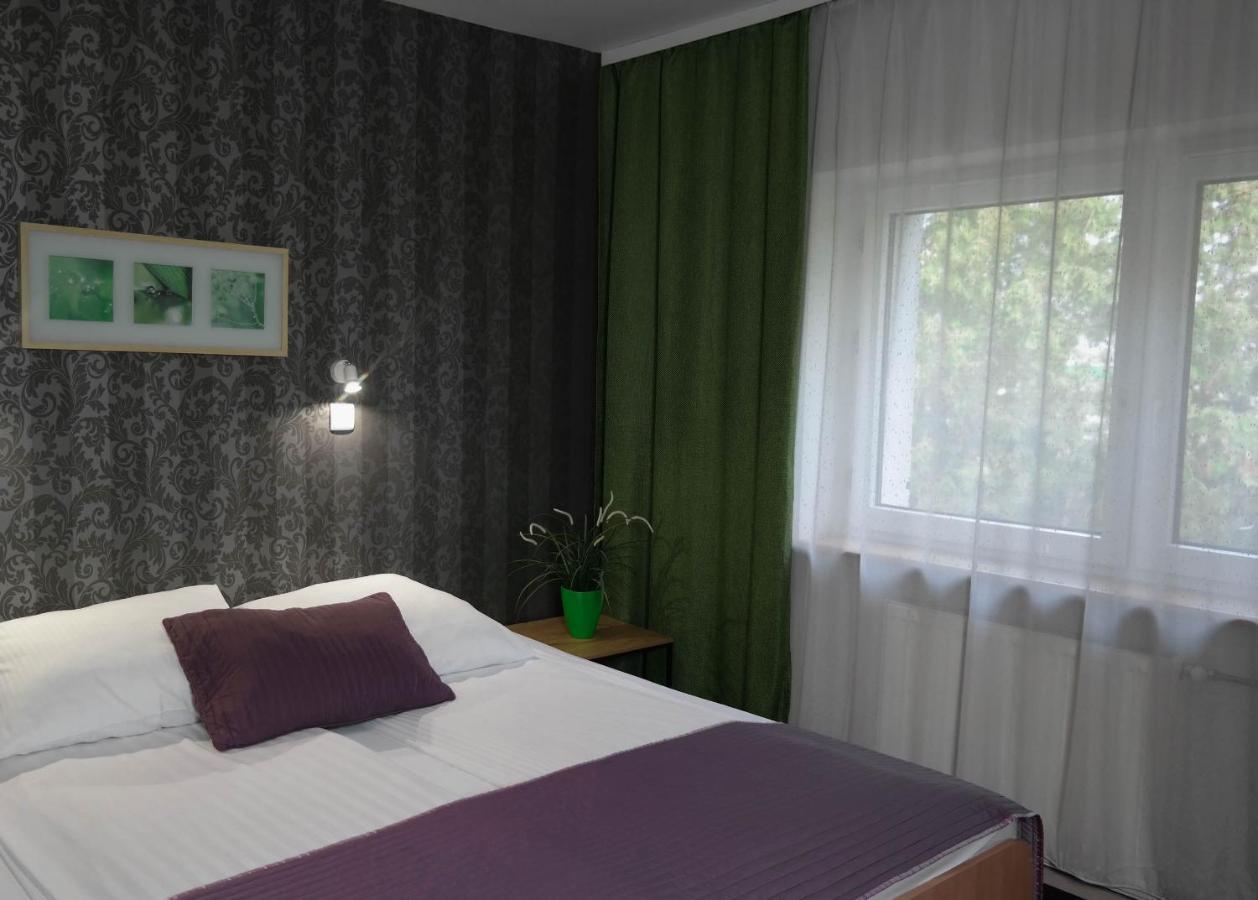 נאדארז'ין Hotel George מראה חיצוני תמונה