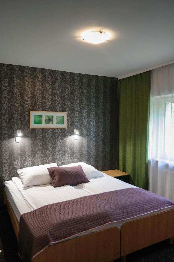 נאדארז'ין Hotel George מראה חיצוני תמונה