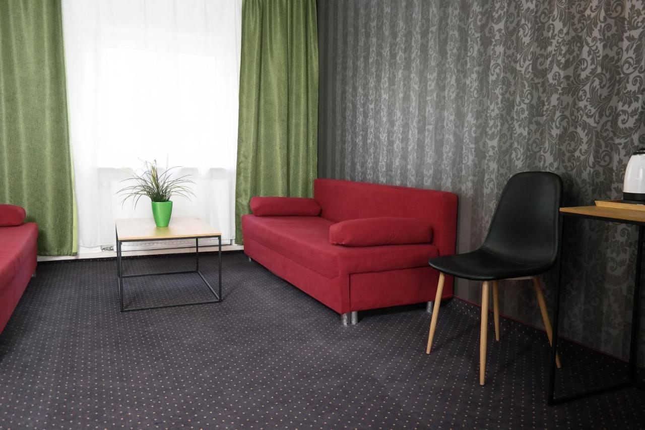 נאדארז'ין Hotel George מראה חיצוני תמונה