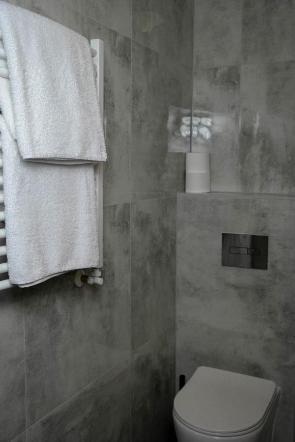 נאדארז'ין Hotel George מראה חיצוני תמונה