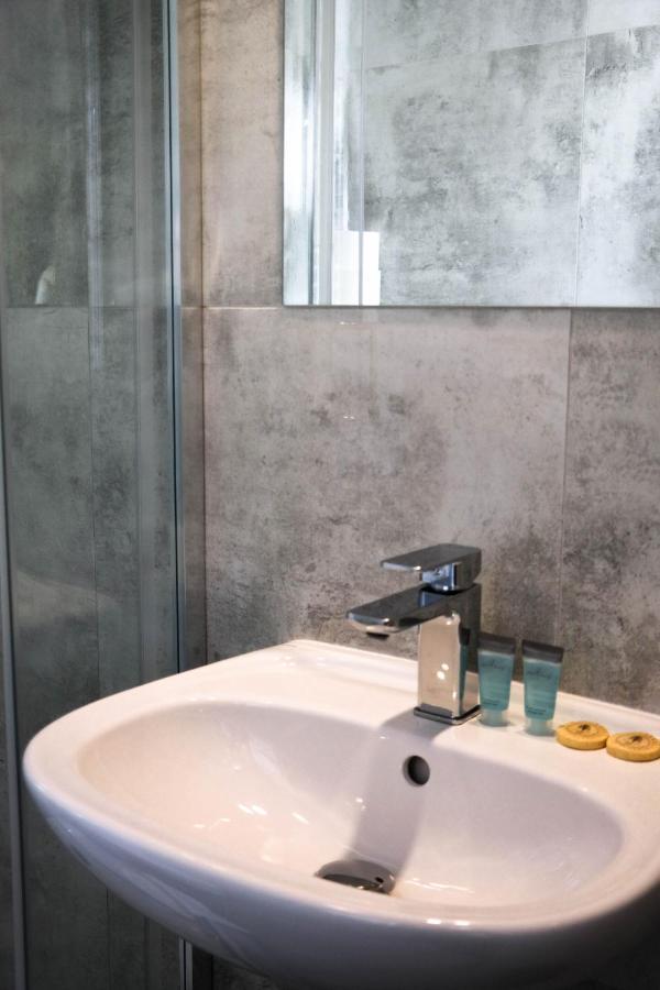 נאדארז'ין Hotel George מראה חיצוני תמונה