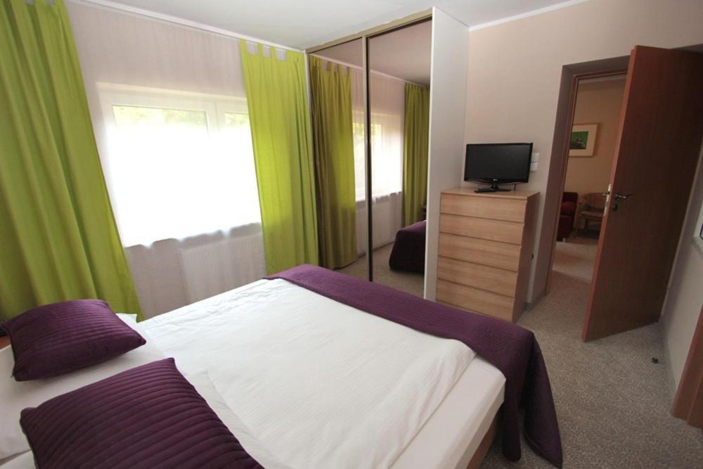נאדארז'ין Hotel George חדר תמונה