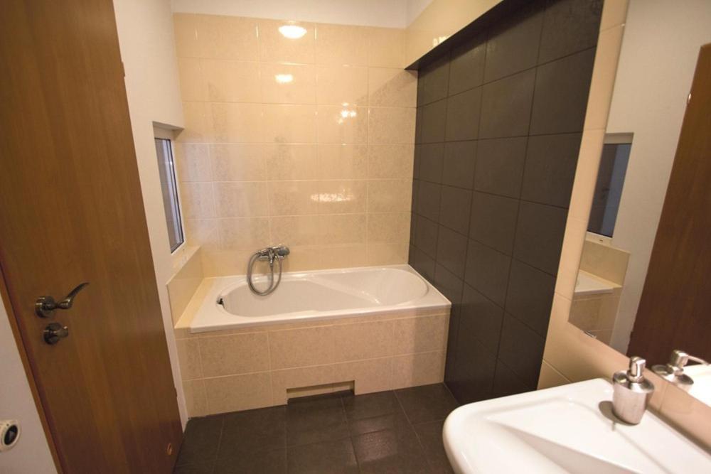נאדארז'ין Hotel George חדר תמונה